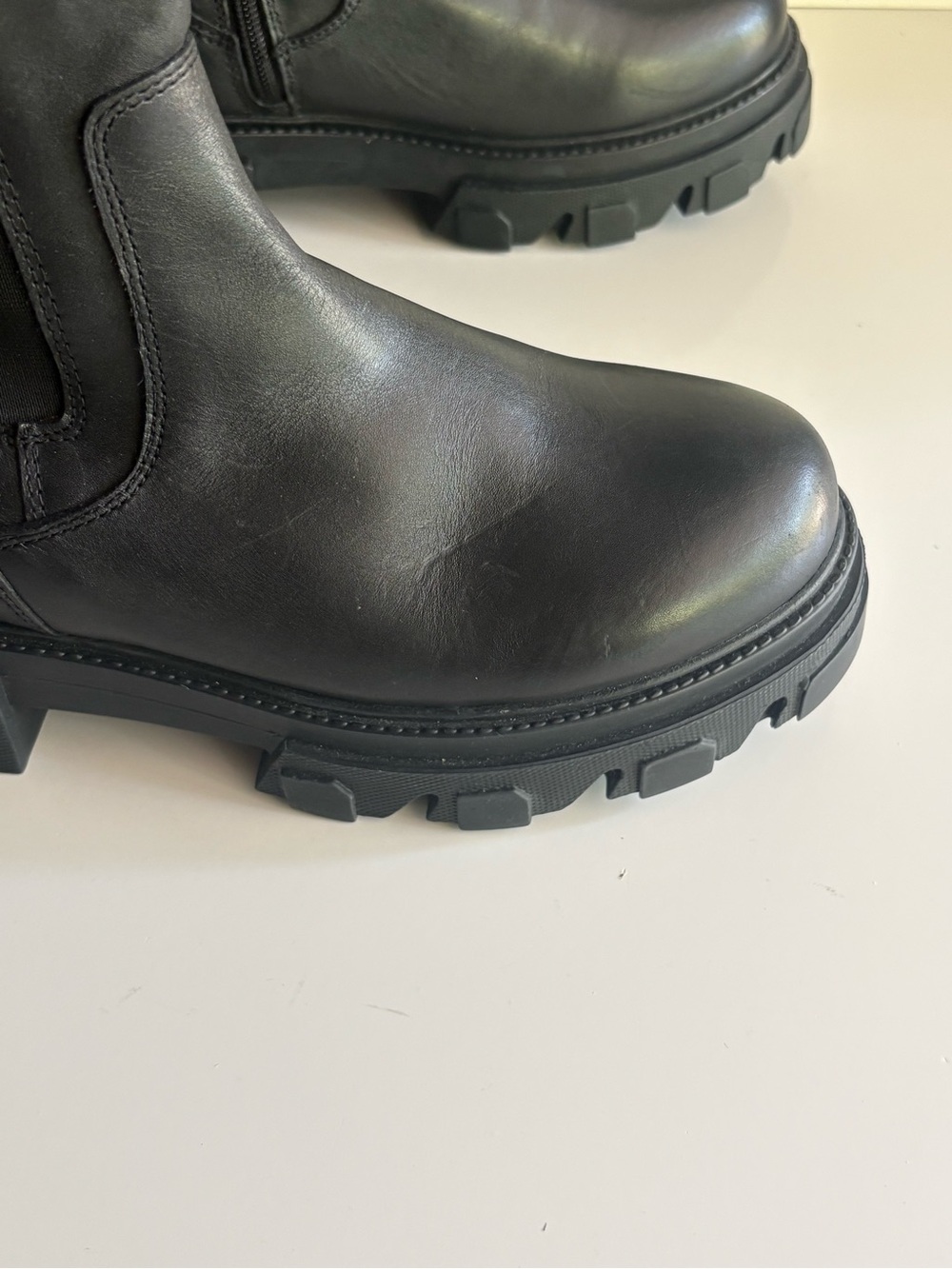 New Steve Madden Esma Black Leather Knee High Lugged Boots Size 9.5 - Picture 6 of 12